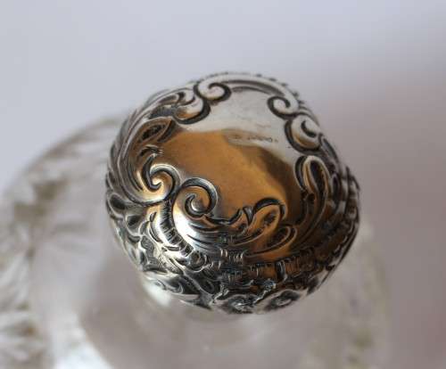Victorian Sterling Silver Top Crystal Perfume Scent Bottle Walker Hall Sheffield c1900 England VG