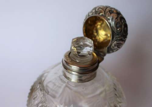 Victorian Sterling Silver Top Crystal Perfume Scent Bottle Walker Hall Sheffield c1900 England VG