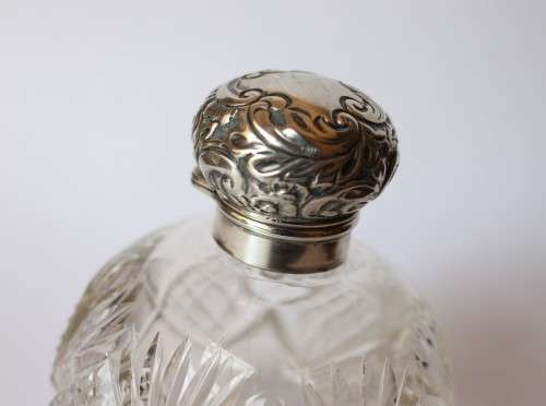Victorian Sterling Silver Top Crystal Perfume Scent Bottle Walker Hall Sheffield c1900 England VG