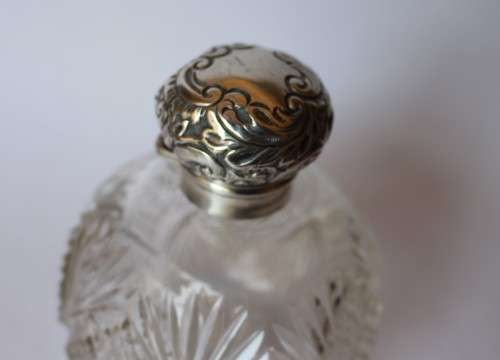 Victorian Sterling Silver Top Crystal Perfume Scent Bottle Walker Hall Sheffield c1900 England VG