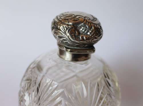 Victorian Sterling Silver Top Crystal Perfume Scent Bottle Walker Hall Sheffield c1900 England VG