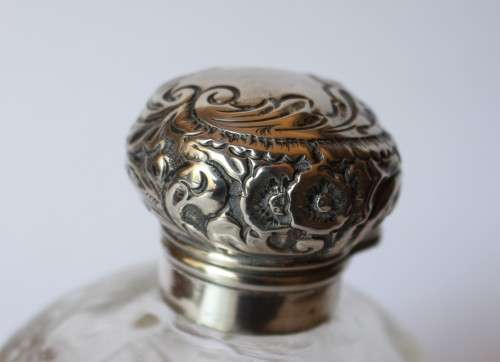 Victorian Sterling Silver Top Crystal Perfume Scent Bottle Walker Hall Sheffield c1900 England VG