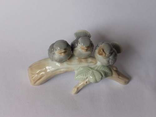 Otagiri OMC Vintage Figurine 3 Blue Grey Baby Bird Chicks On A Branch Japan Porcelain Near Mint