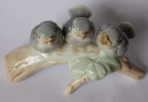 Otagiri OMC Vintage Figurine 3 Blue Grey Baby Bird Chicks On A Branch Japan Porcelain Near Mint