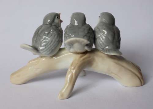 Otagiri OMC Vintage Figurine 3 Blue Grey Baby Bird Chicks On A Branch Japan Porcelain Near Mint