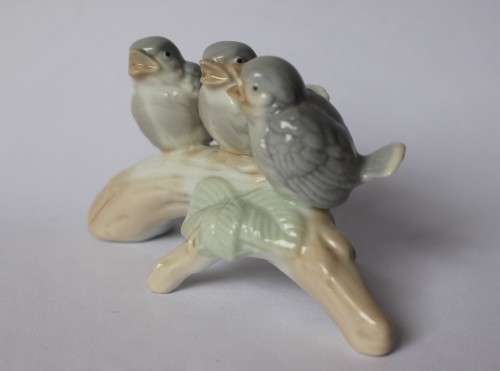 Otagiri OMC Vintage Figurine 3 Blue Grey Baby Bird Chicks On A Branch Japan Porcelain Near Mint