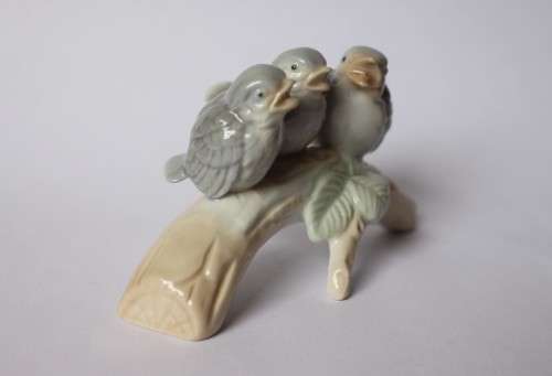 Otagiri OMC Vintage Figurine 3 Blue Grey Baby Bird Chicks On A Branch Japan Porcelain Near Mint