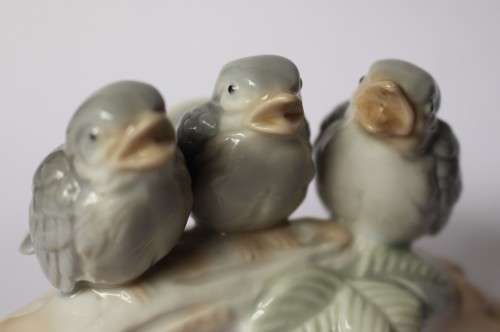 Otagiri OMC Vintage Figurine 3 Blue Grey Baby Bird Chicks On A Branch Japan Porcelain Near Mint