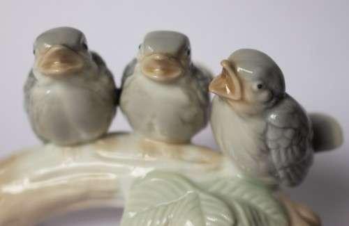 Otagiri OMC Vintage Figurine 3 Blue Grey Baby Bird Chicks On A Branch Japan Porcelain Near Mint