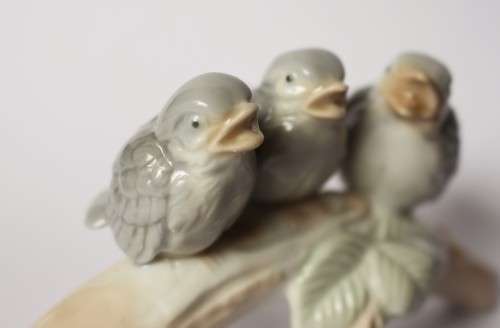 Otagiri OMC Vintage Figurine 3 Blue Grey Baby Bird Chicks On A Branch Japan Porcelain Near Mint