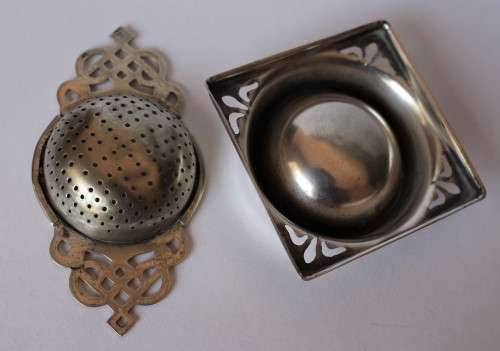 Art Nouveau Style 2 Piece Antique Silver Plate EPNS England Tea Strainer w/Tray c1910-1914 EUC