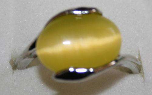 **CrAzY Auction!!** Hand-Crafted 18k White Gold Plated Ring with Genuine Cat's Eye (LR608)