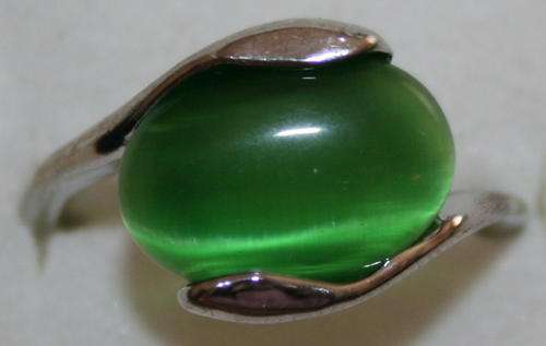 LAST ONE!! **CrAzY Auction!** Hand-Crafted 18k White Gold Plated Ring with Genuine Cat's Eye (LR607)