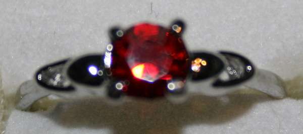 **CrAzY Auction!!** Hand-Crafted 18k White Gold Plated Ring with Cubic Zirconia (LR418)