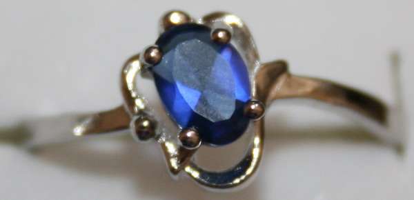 **CrAzY Auction!!** Hand-crafted .925 Sterling Silver Small CZ Ring (LR908)