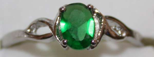 CrAzY Auction!! **EMIGRATING - Must Go!!** Hand-crafted .925 Sterling Silver Small CZ Ring (LR921)