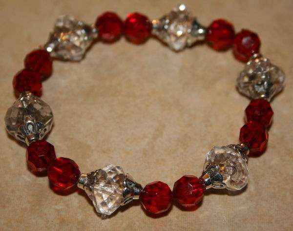 **CrAzY Auction!!** Red and "Crystal" Costume Jewellery Beaded Bracelet