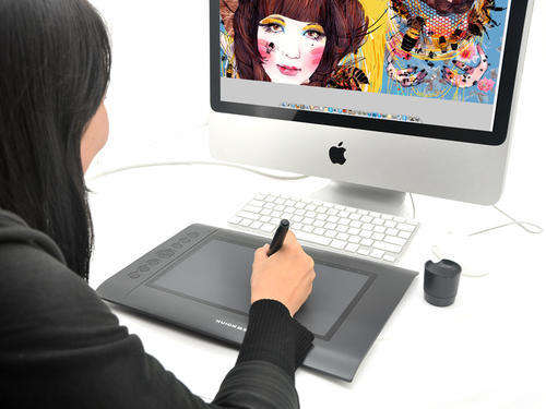 Genuine Huion Branded H160 USB Graphics Drawing Tablet can be used for editing and drawing on Photoshop and other editing software, for your handwritten notes, or even your signature direct to your computer without having to depend on your mouse.