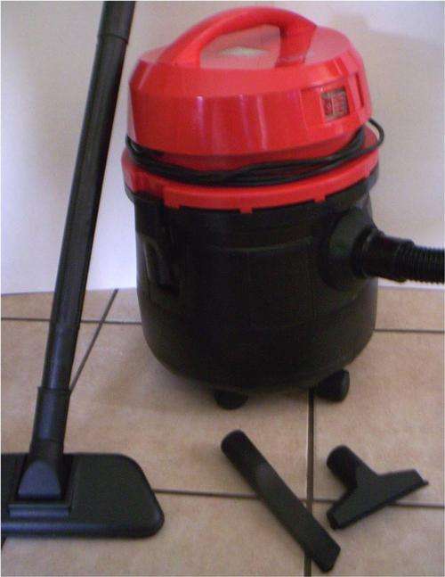 1800W Wet & Dry Vacuum Cleaner ***BRAND NEW***