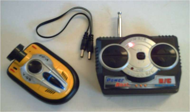 RADIO CONTROL MINI POWER BOAT ***USE IT IN THE POOL OR BATH***