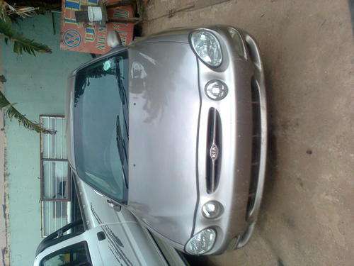 2000 Kia Shumo