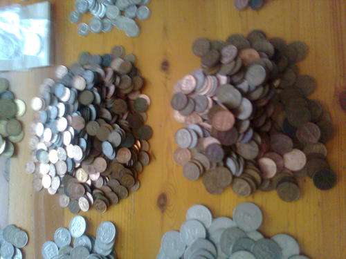 90 x Old Brown 2c Coins @ VERY LOW STARTING BID. VARIOUS DATES