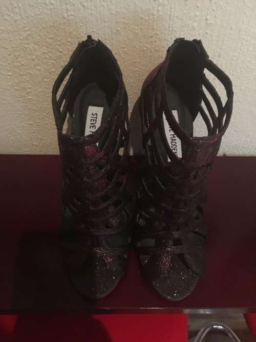 Steve Maddon Ombre Black and Red custom high heels