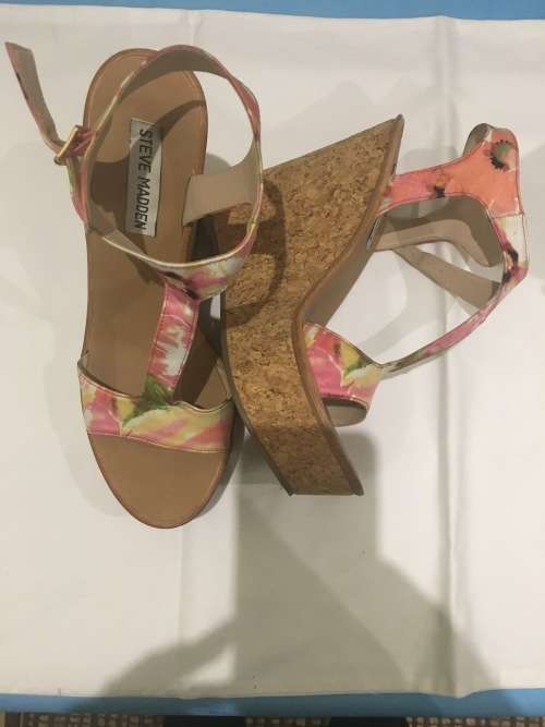 Steve Madden floral wedges size 5