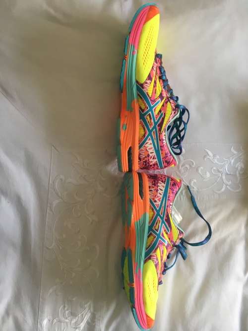 Asics Gel Noosa Tri-10 running shoes size USA7 or SA5