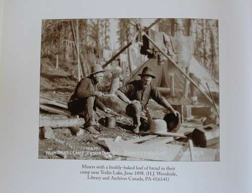 The Illustrated Robert Service by Dodd Communications