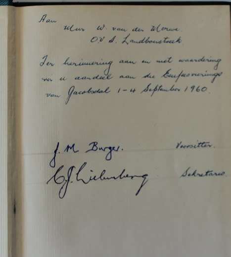 Eeufeesgedenkboek van die N.G. Gemeente Jacobsdal 1860-1960 deur J.J. Oberholster. Geteken.