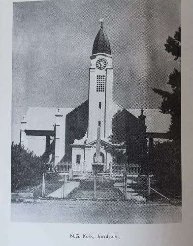 Eeufeesgedenkboek van die N.G. Gemeente Jacobsdal 1860-1960 deur J.J. Oberholster. Geteken.