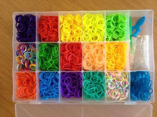 LOOM BAND KIT - 3200 bands WITH 2-peg loom!