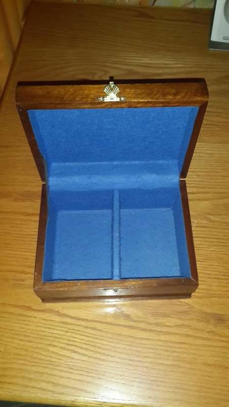 Wooden jewelery box