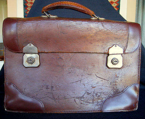 OLD LEATHER SCHOOL SATCHEL / BRIEF CASE!!!  Real Olde World Charm!