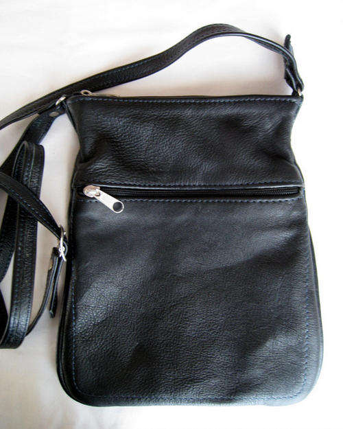 A BEAUTIFUL BLACK, GENUINE LEATHER SLING BAG - Just the perfect size!