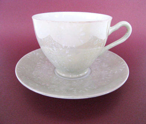 A VINTAGE SET of TWO 1950's STYLE TEA CUPS & SAUCERS - Lot 1