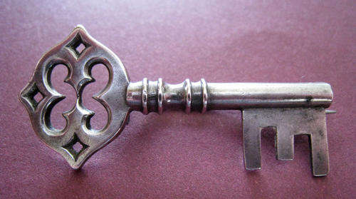 ANTIQUE VICTORIAN STERLING SILVER KEY BROOCH -1852