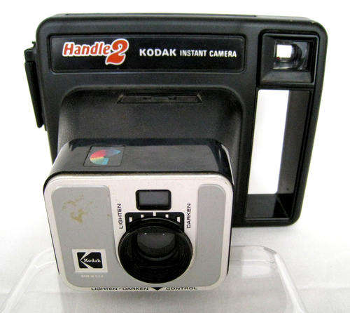 A LARGE OLD KODAK INSTANT CAMERA - 'HANDLE 2' - Your collection must include this one!!