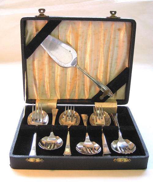 SIX CAKE FORKS IN BOX - E.P.N.S.--- a stunning set!!!!!!