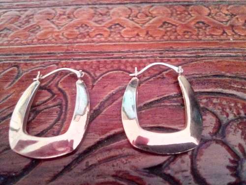 BRAND NEW Beautiful 9CT yellow gold hoop earrings