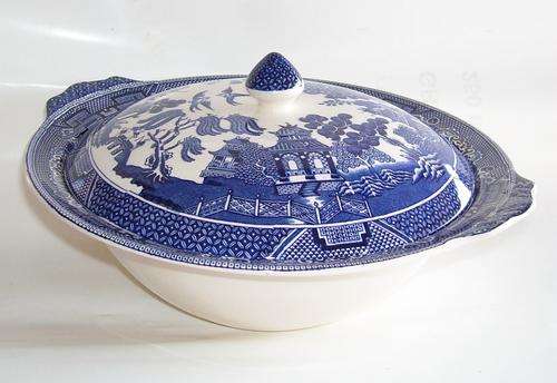 JOHNSON BROS - ENGLAND - WILLOW PATTERN - LIDDED SERVING DISH