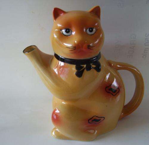ROYAL WINDSOR CHINA - CAT TEA POT