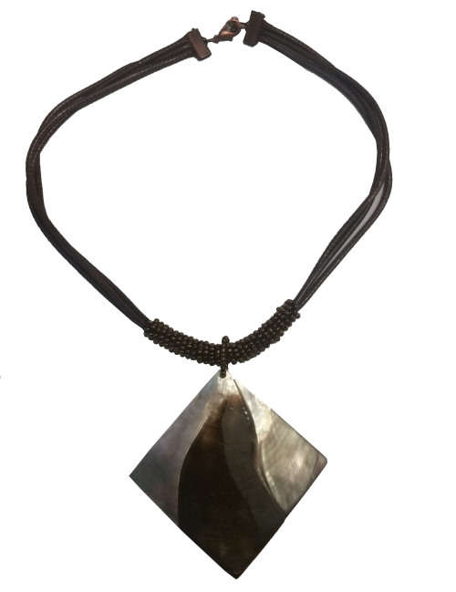 Shell Necklace Brown (Square)