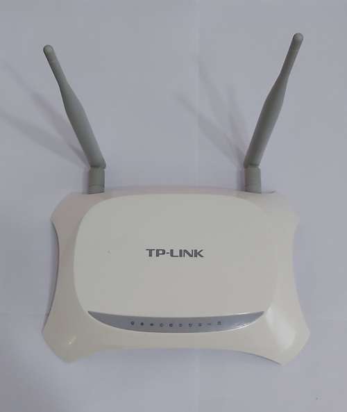 WIRELESS N ROUTER TP-LINK 300 (FREE SHIPPING!)