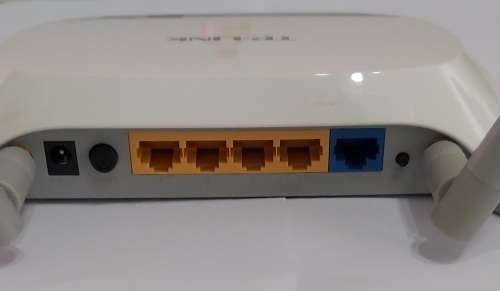 WIRELESS N ROUTER TP-LINK 300 (FREE SHIPPING!)