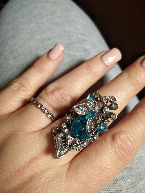 Unbelievable, Amazing Crystal and ancient silver plated ring pair.