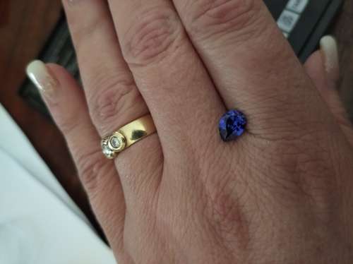 1.85 CT TANZANITE