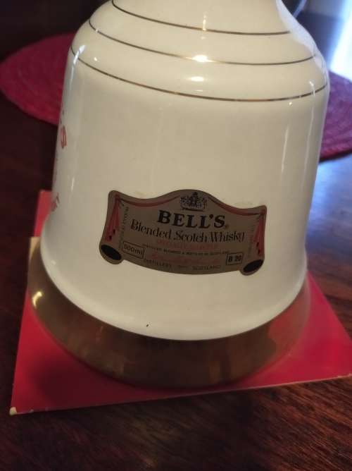 Decanters to commemorate the births of princes William and Harry