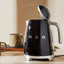 Smeg Black 1.7L Retro Kettle
